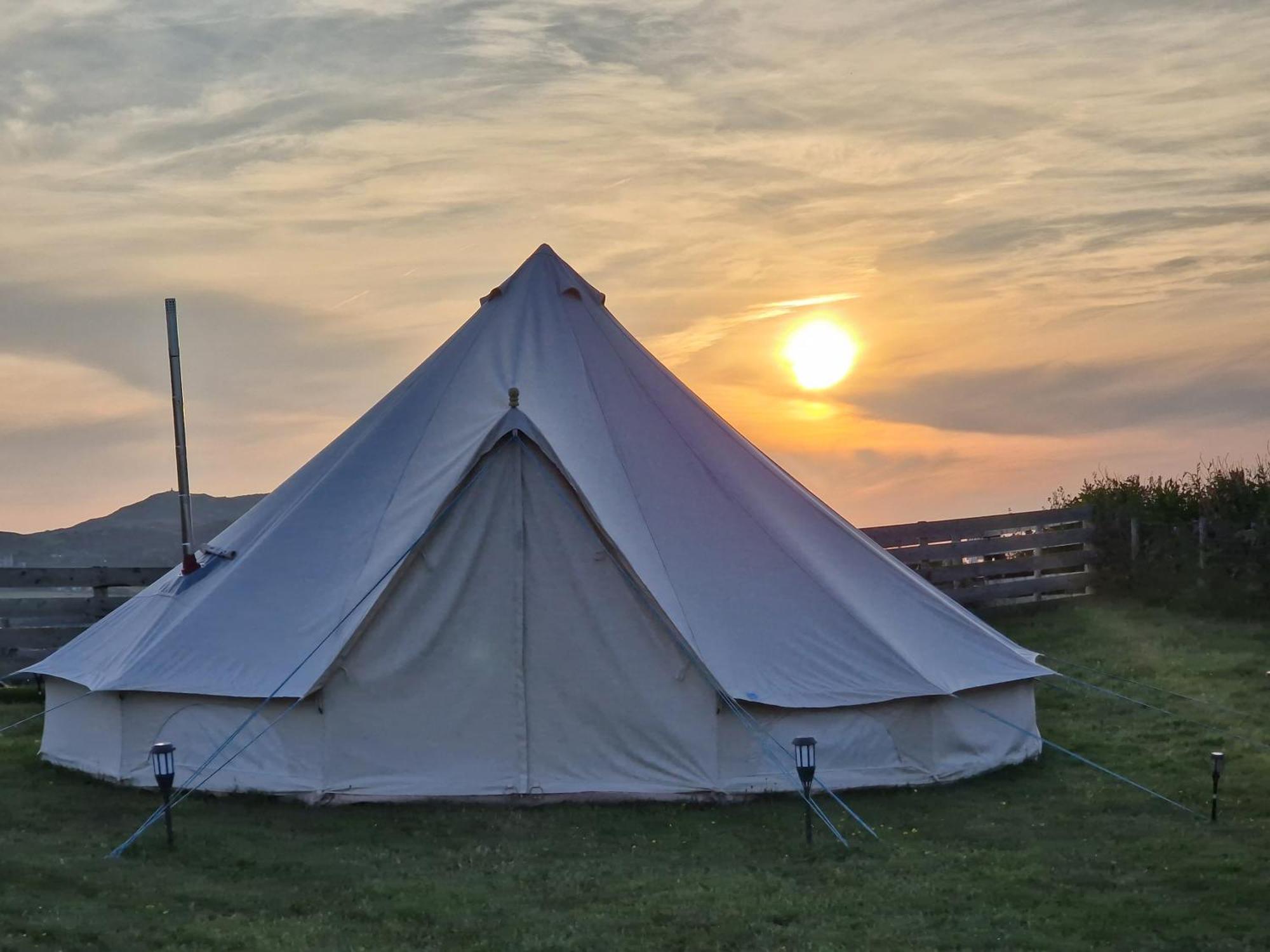 Beautiful 1-Bed Bell Tent In Holyhead Eksteriør billede