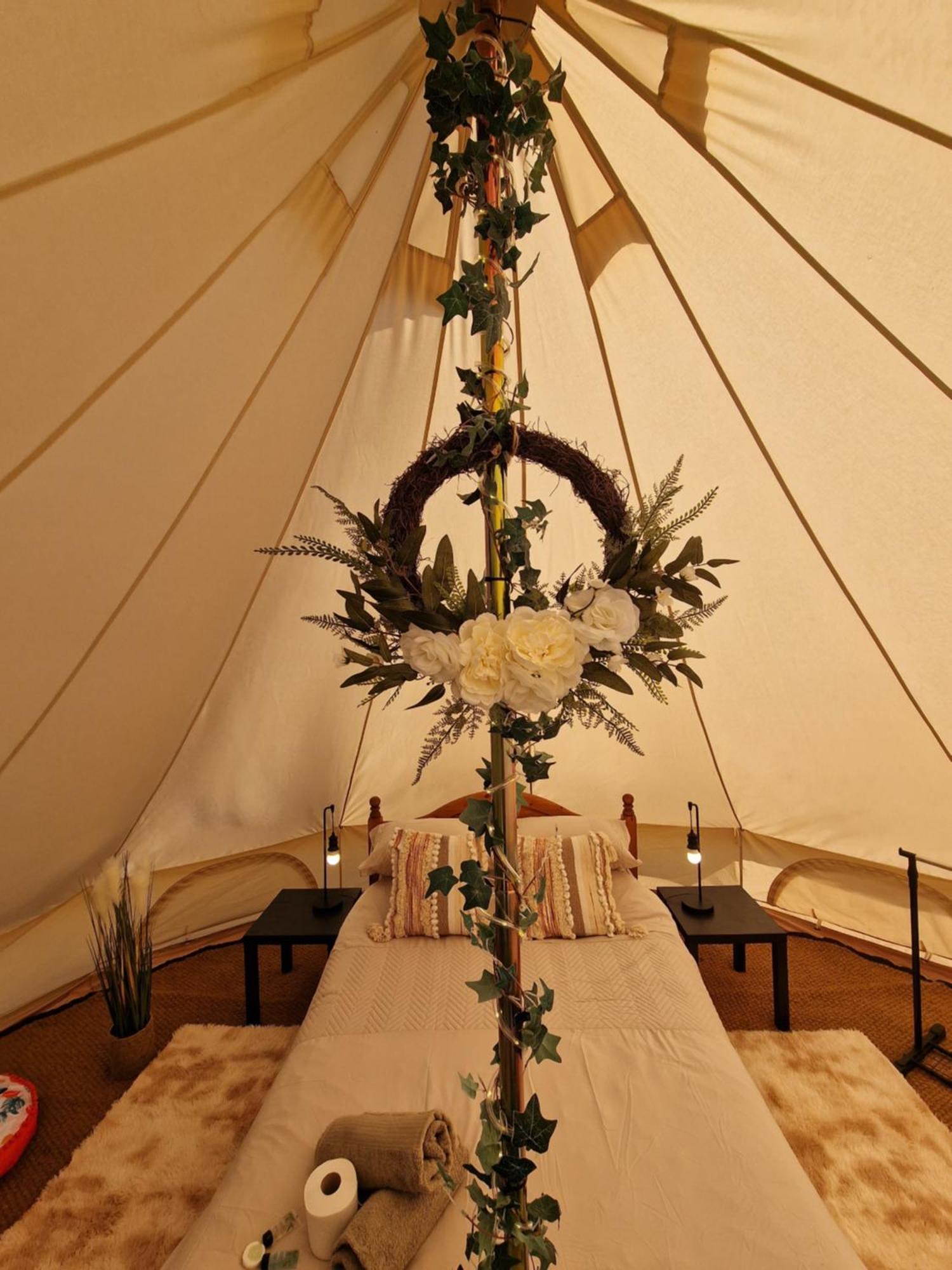 Beautiful 1-Bed Bell Tent In Holyhead Eksteriør billede