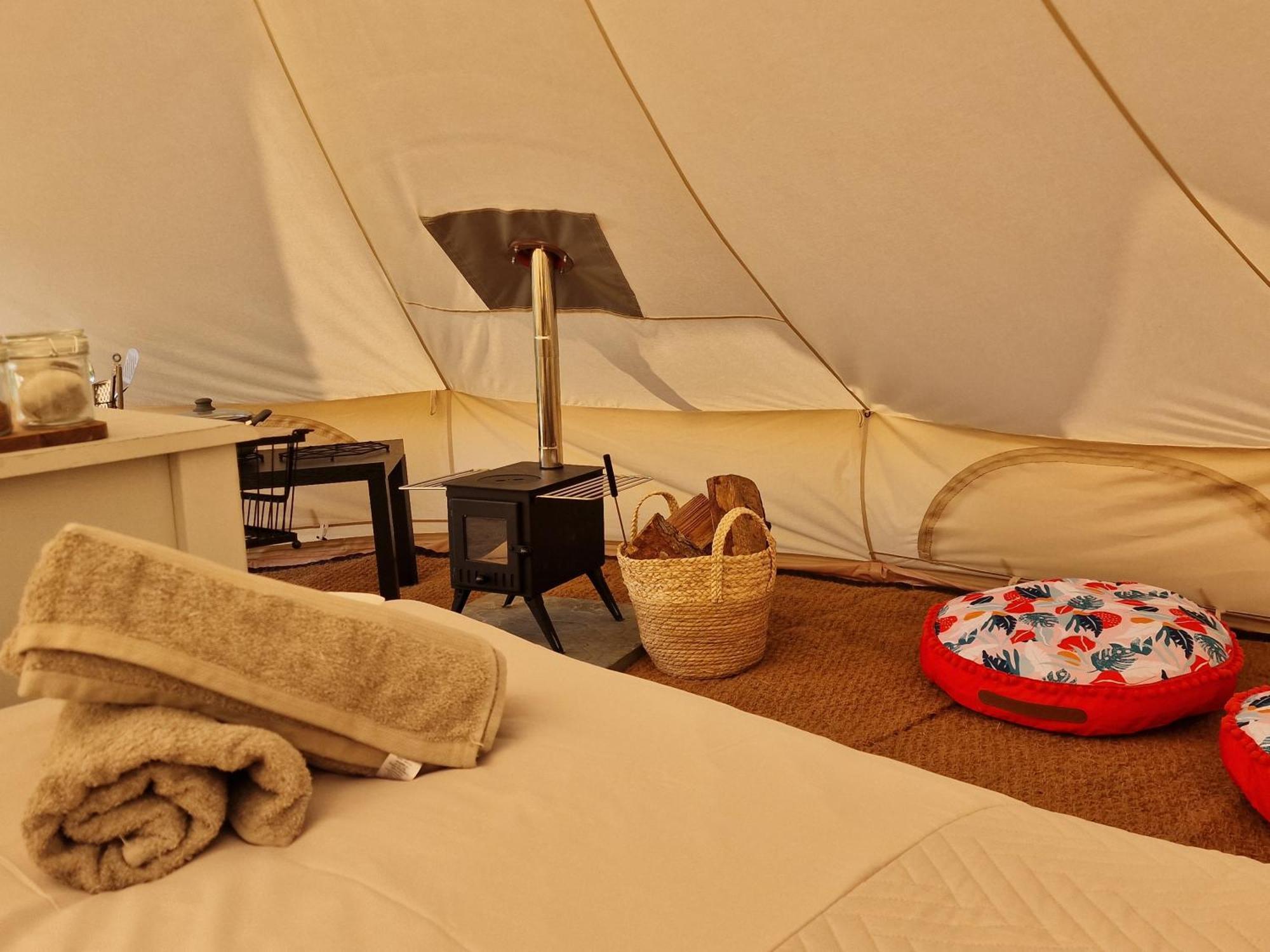 Beautiful 1-Bed Bell Tent In Holyhead Eksteriør billede
